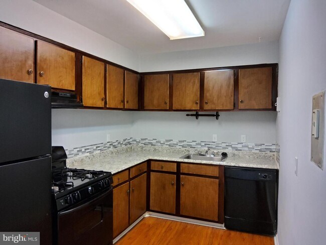 Building Photo - 9250 Edwards Way