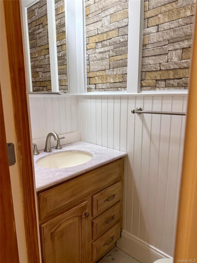 Building Photo - 125 Hill Spur