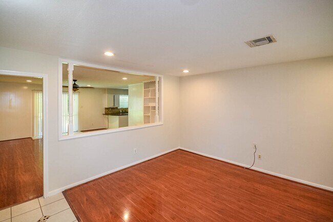 Building Photo - 8407 Edgemoor Dr