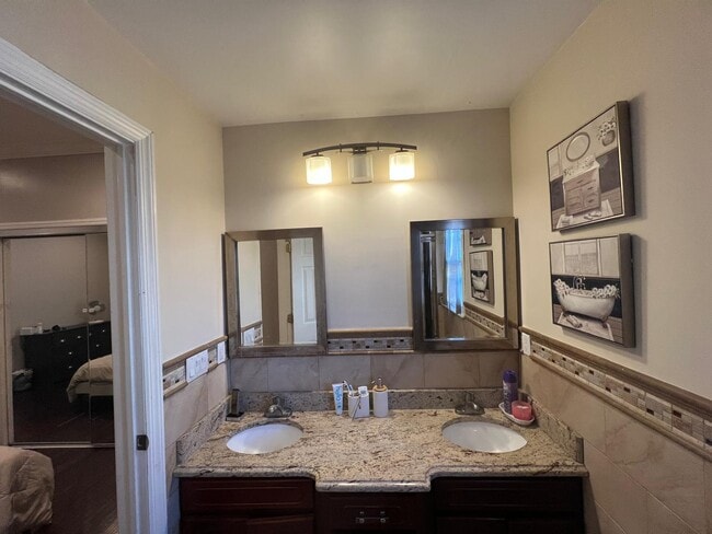 Building Photo - 1444 Esterbrook Ave