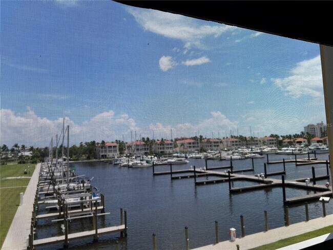 Building Photo - 3020 Matecumbe Key Rd