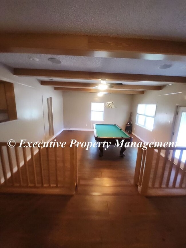 Building Photo - 1009 Robertson Ave