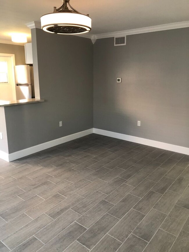 Building Photo - WALK TO THE BEACH FROM YOUR TOTALLY UPDATED, BEAUTIFUL CONDO!