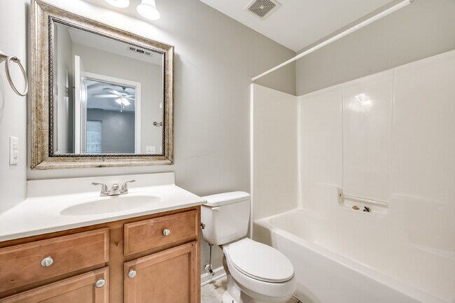 Building Photo - "Charming 2-Bed, 2-Bath Retreat in Fort Mill - 1,100 Sq Ft of Comfort!"