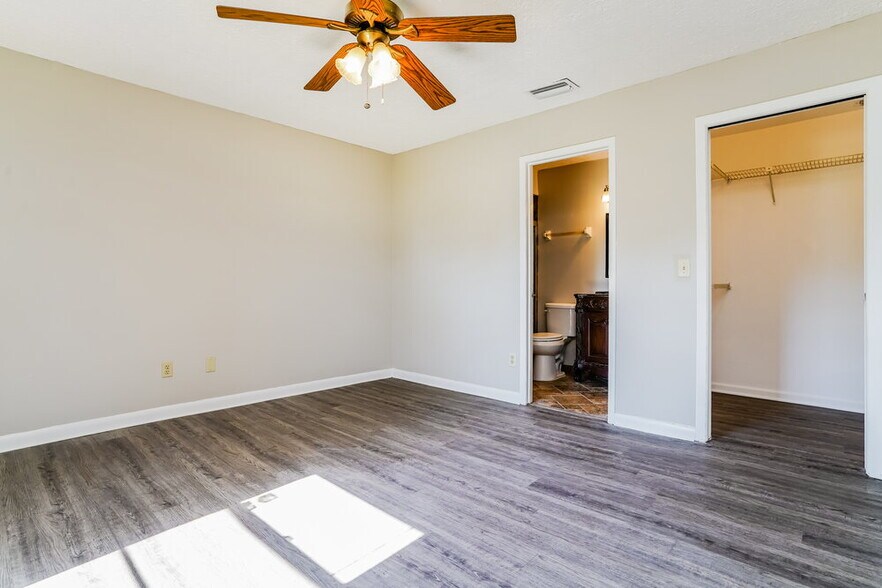 Building Photo - 537 SE Starflower Ave