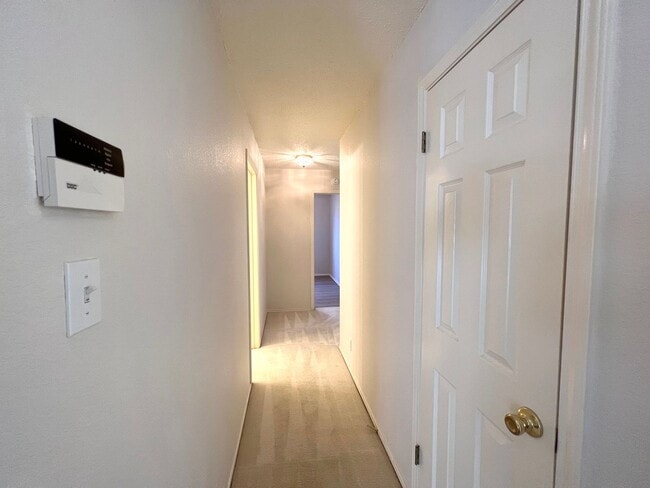 Building Photo - Single Story 4 Bedrooms 2 Bathrooms Home for Rent in Prime Northwest of Austin Location, nearby A...