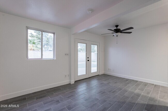 Building Photo - 536 W 18th St