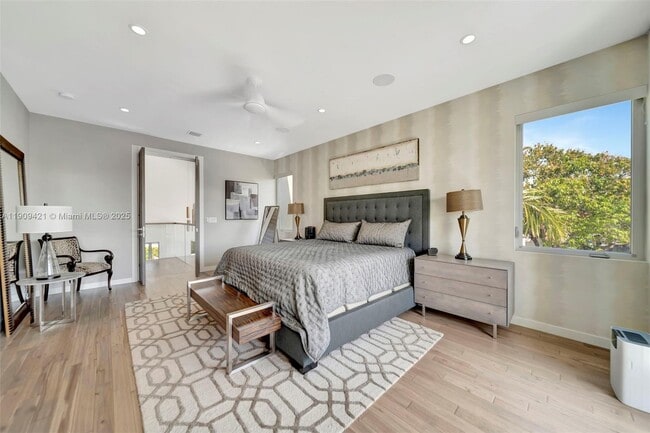 Building Photo - 544 N Victoria Park Rd