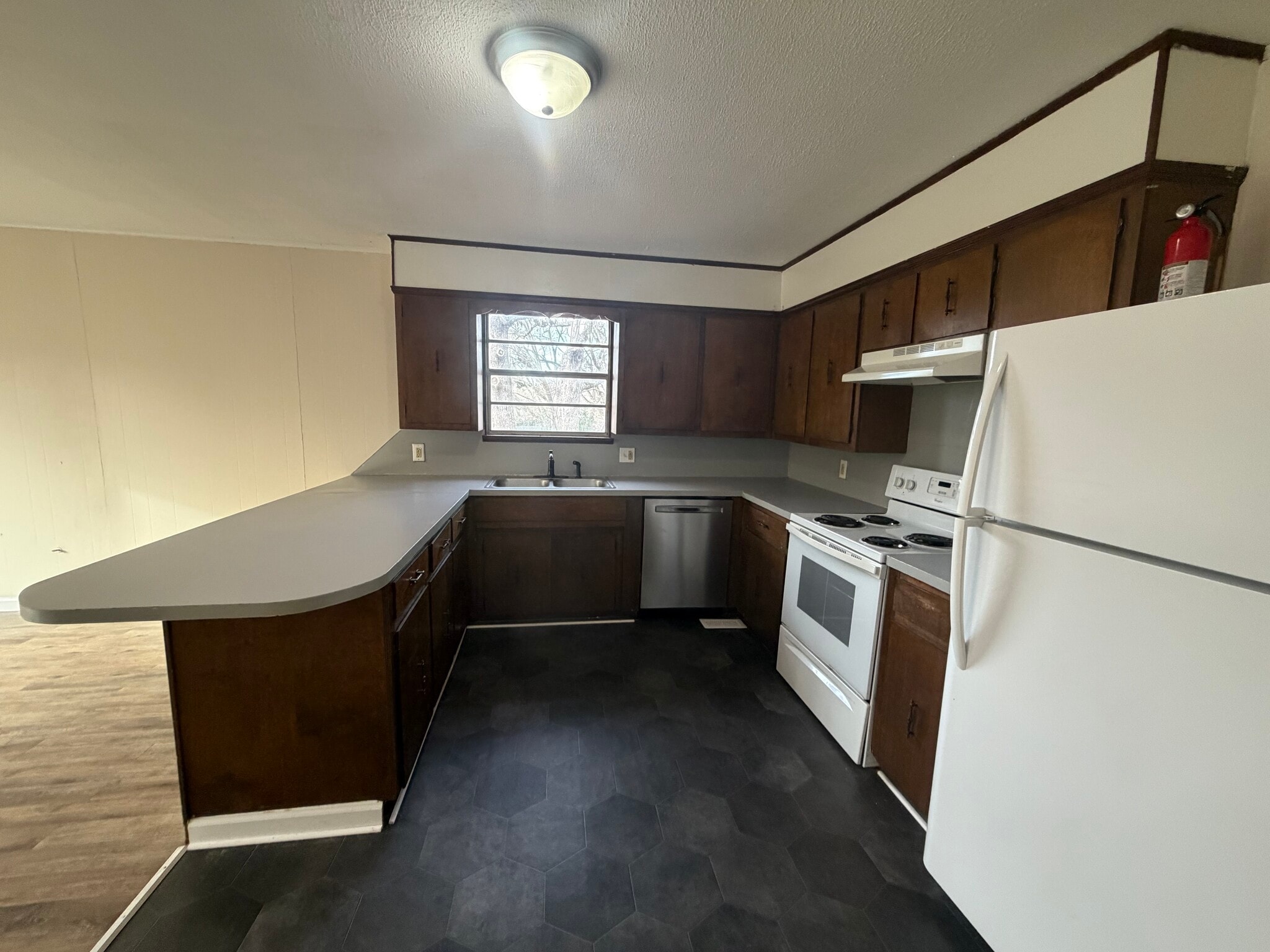 Building Photo - 113 Marble St