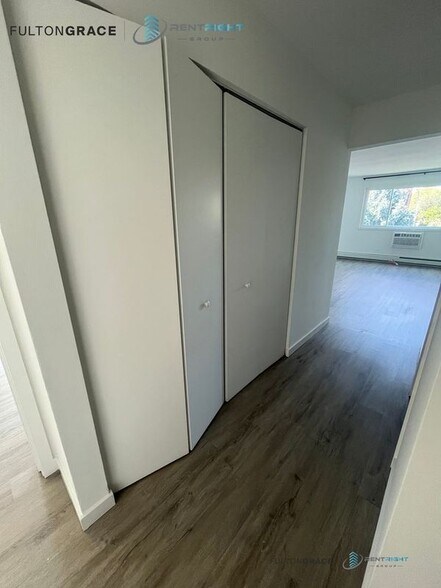 Building Photo - 7621 N Sheridan Rd