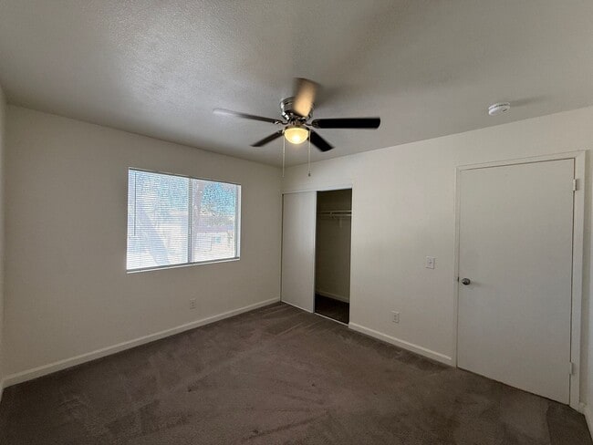Building Photo - 524 E Ave Q-12