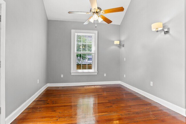 Building Photo - Charming New Orleans Shotgun with Historic...