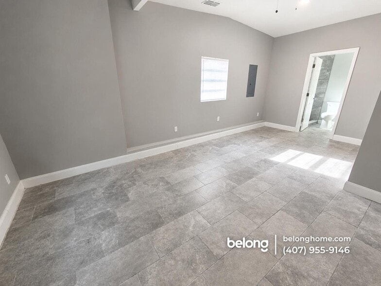Building Photo - 1518 Oranole Rd