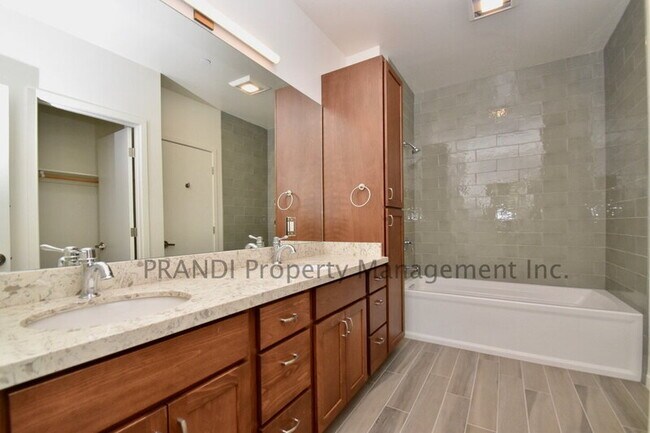 Building Photo - 107 G St