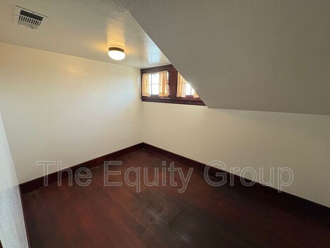 Building Photo - 820 S Court St