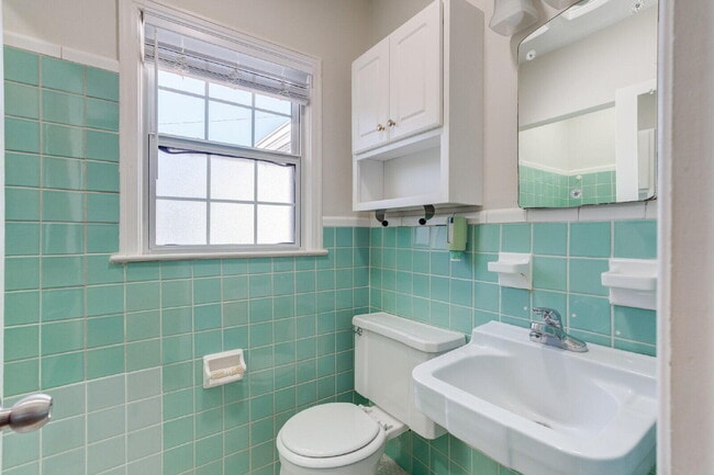 Building Photo - 2710 27th St