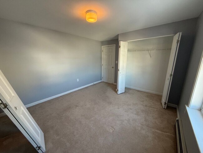 Building Photo - 570 Montgomery St