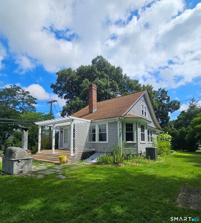 Building Photo - 188 Plainville Ave