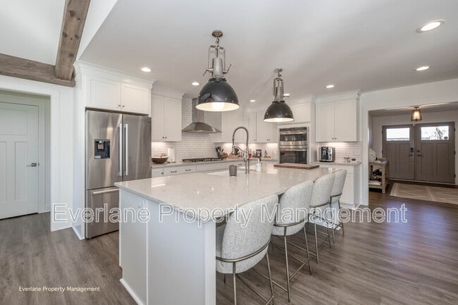 Building Photo - 499 W Main St