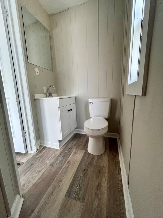 Building Photo - 26 White Oak Village