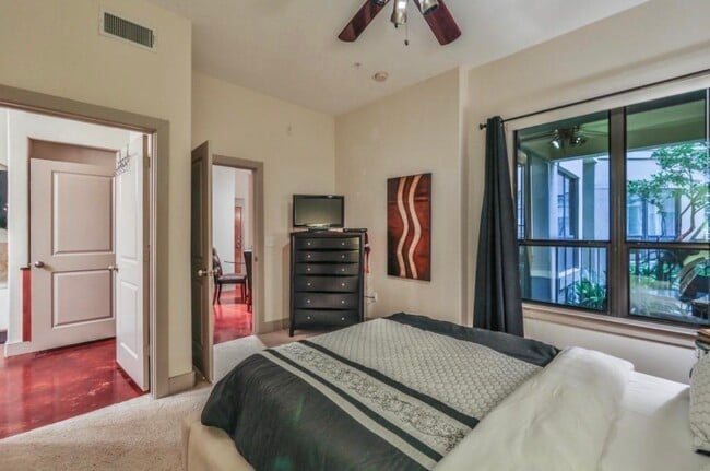 Building Photo - 1901 Post Oak Blvd