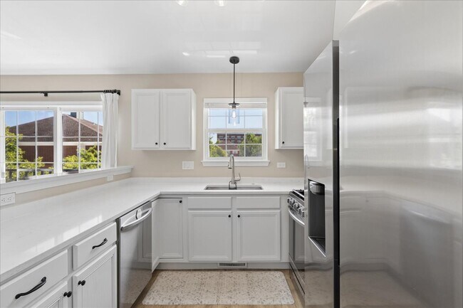 Building Photo - 1116 Kensington Dr