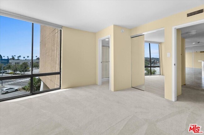 Building Photo - 4265 Marina City Dr