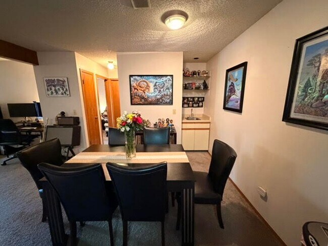 Building Photo - 2890 Shadow Creek Dr