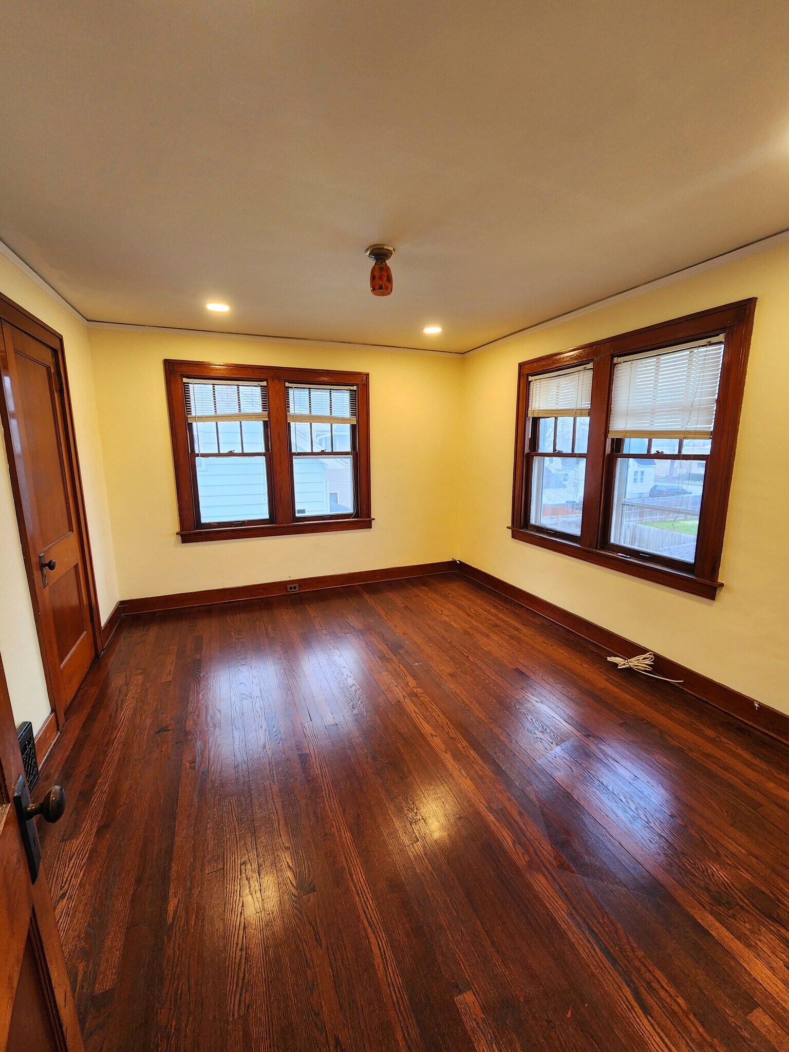 Room 4 - 1638 Alpine Ave NW