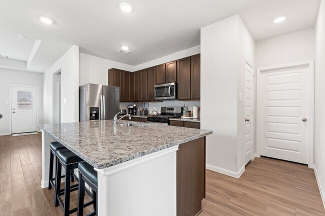 Building Photo - 16635 Olivewood Ln