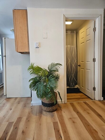 Building Photo - 6 4th Ave