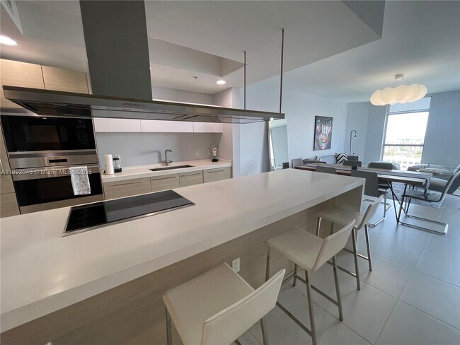 Building Photo - 17301 Biscayne Blvd