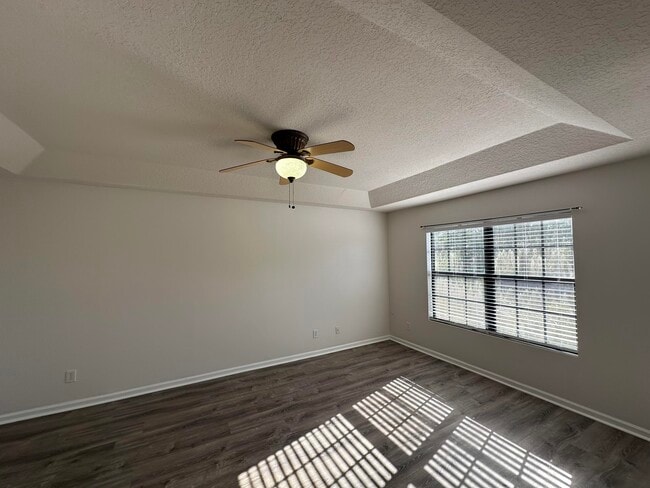 Building Photo - 910 Luminary Cir