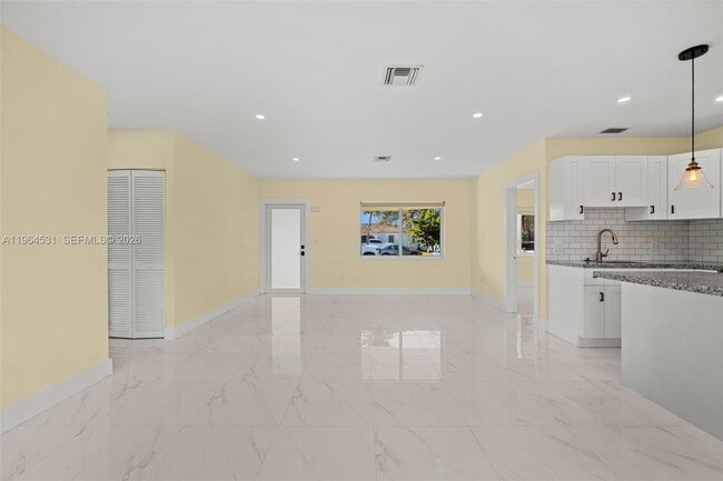 Building Photo - 6851 SW 48th Terrace