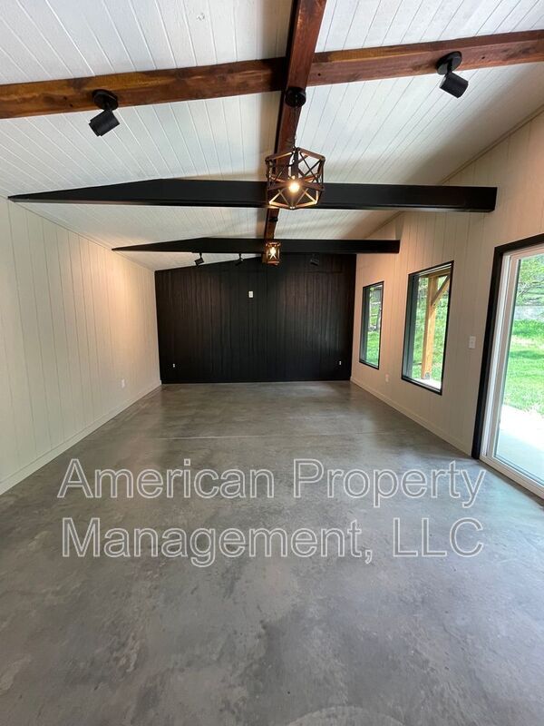 Building Photo - 3711 E 108th St