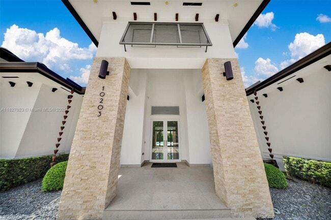 Building Photo - 10203 SW 136th St
