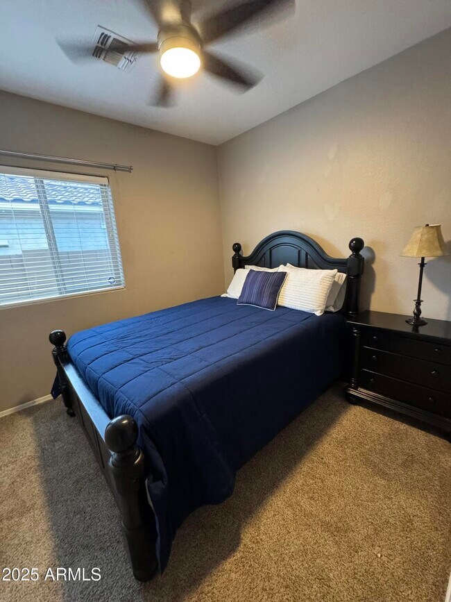 Building Photo - 949 E Indian Wells Pl
