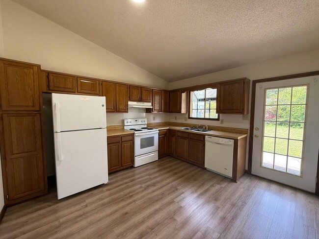 Building Photo - Nice 2 bedroom, 2 bath duplex