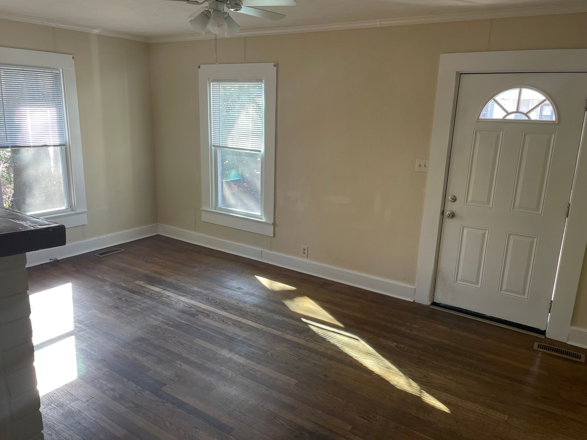 Building Photo - 305 Duncan St