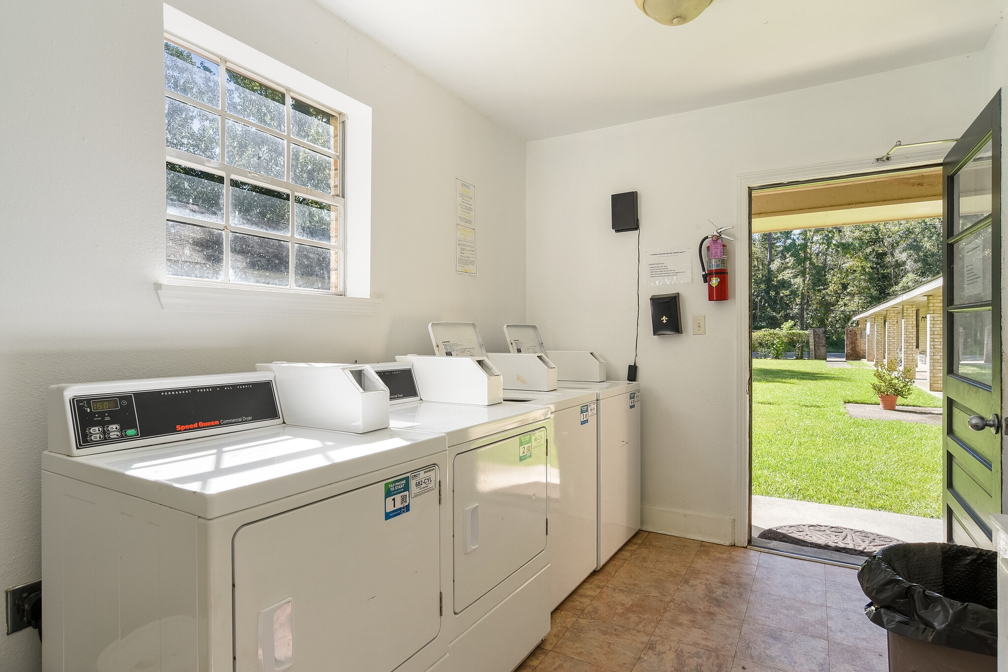 Community Laundry - 1050 Cousin St