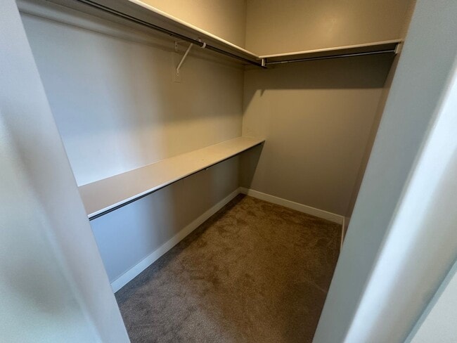 Building Photo - 3 bed plus office / 2.5 bath / 3 car Singl...