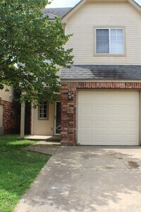 Building Photo - Adorable 3 bedroom 2.5 bathroom in Jenks!