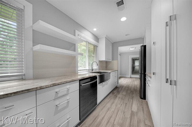 Building Photo - 4096 Chestnut Hill Dr