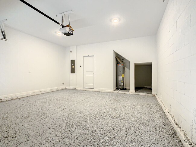 Building Photo - 409 Bogey Dr