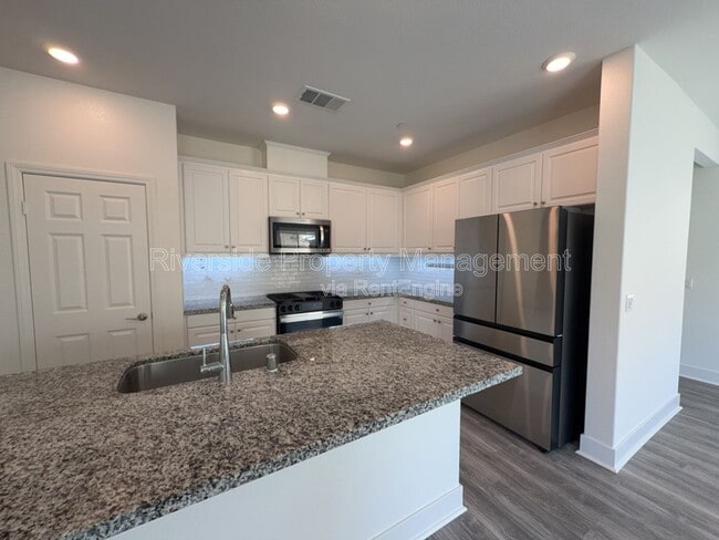 Building Photo - 20947 Spring Mountain Rd