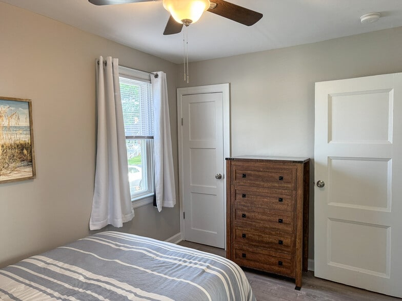 Furnished 2nd Bedroom - 309 W Holly Oak Rd