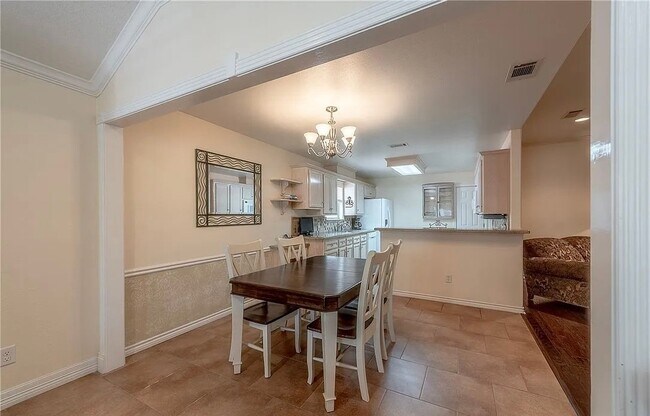 Building Photo - 2340 Kendal Green Cir