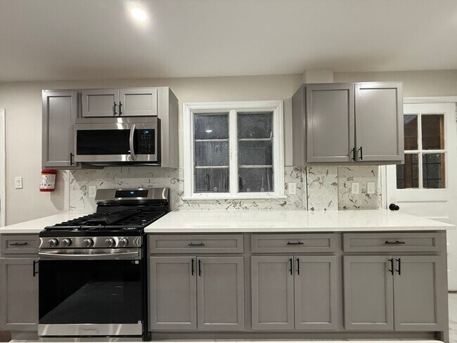 Building Photo - 255 Kawameeh Dr