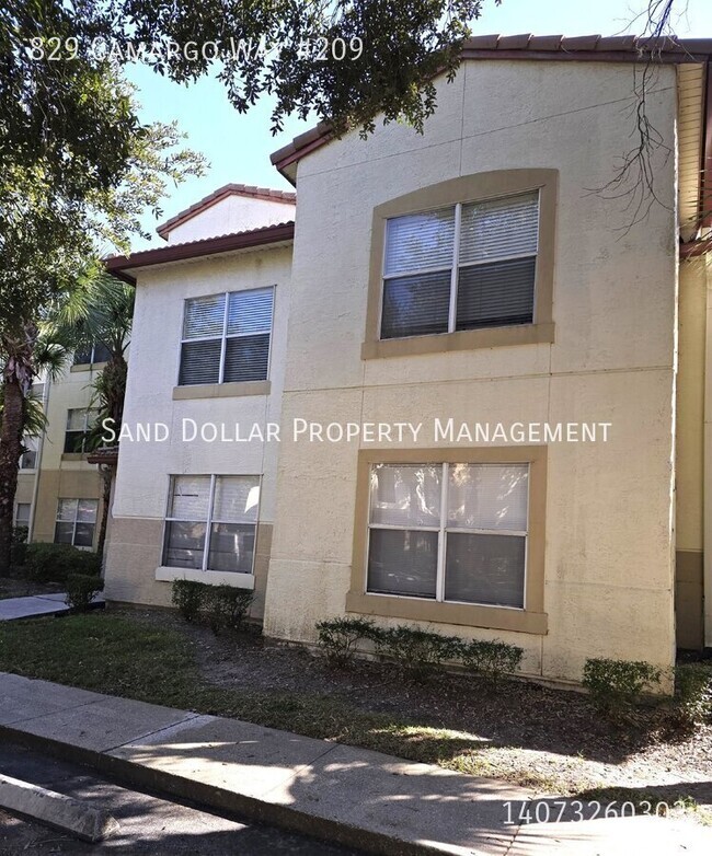 Building Photo - Wonderfully renovated 2nd floor condo in a...