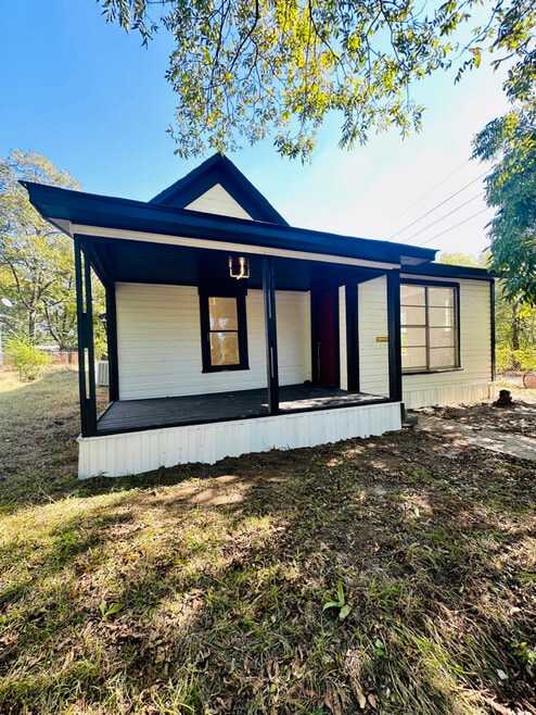 Building Photo - 2300 Bryan St